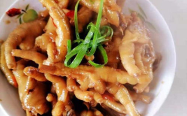 红烧鸡爪子的做法,红烧鸡爪子，色泽诱人，口感鲜美
